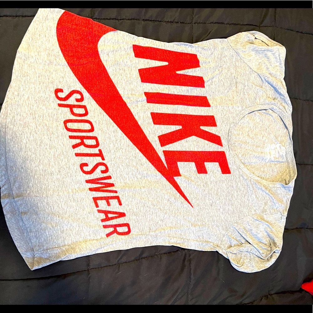 Size large  Ike loose fit longer shirt.
